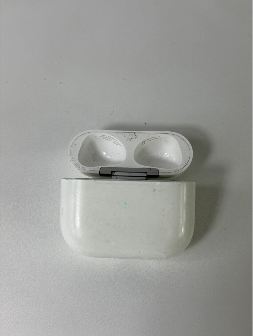 Genuine Apple Airpods Pro 1st Generation Charging Case ONLY A2190 Lightning